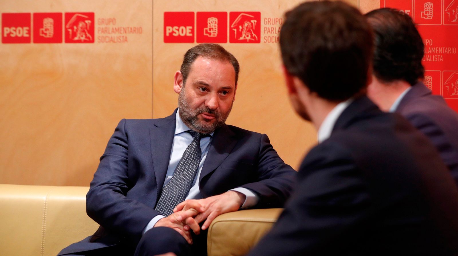 El PSOE sigue buscando apoyos para la investidura de Sánchez y no descarta que Podemos entre en el Gobierno