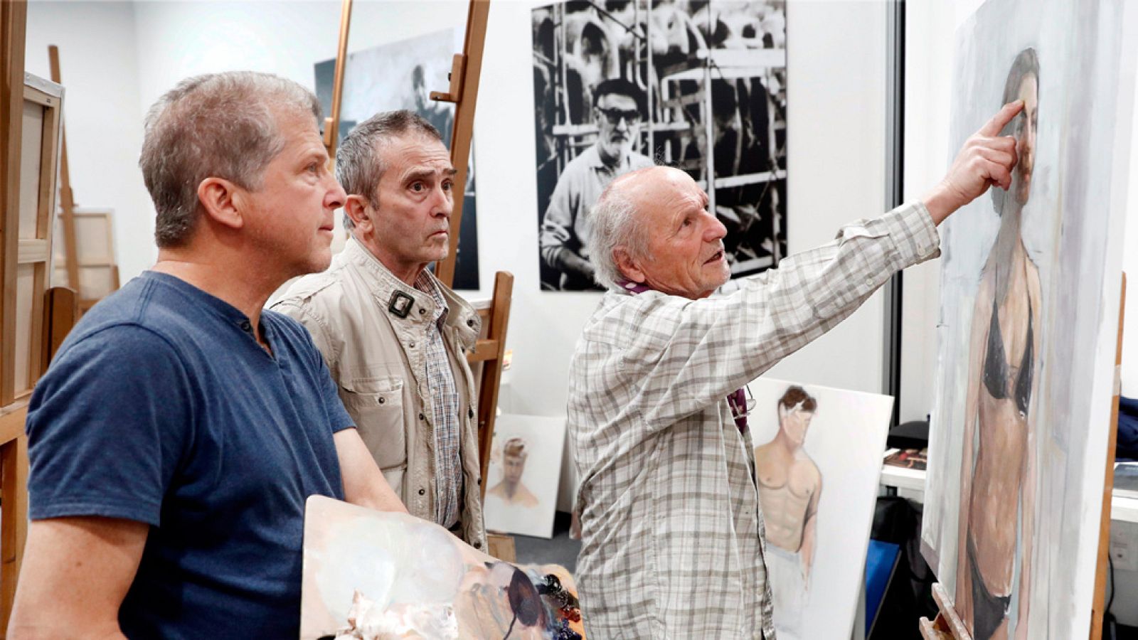 Un grupo de alumnos privilegiados asiste a un taller de Antonio López en Pamplona