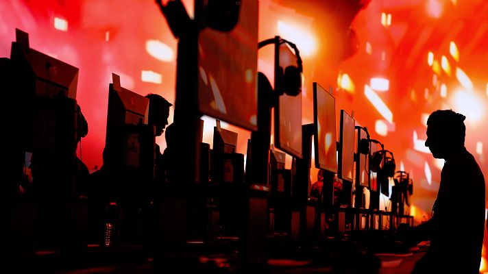 Telediario 1 - El E3 abre sus puertas mirando al futuro de los videojuegos