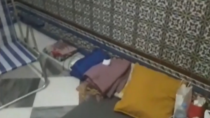 La mañana - Padres hacen cola día y noche por una plaza escolar