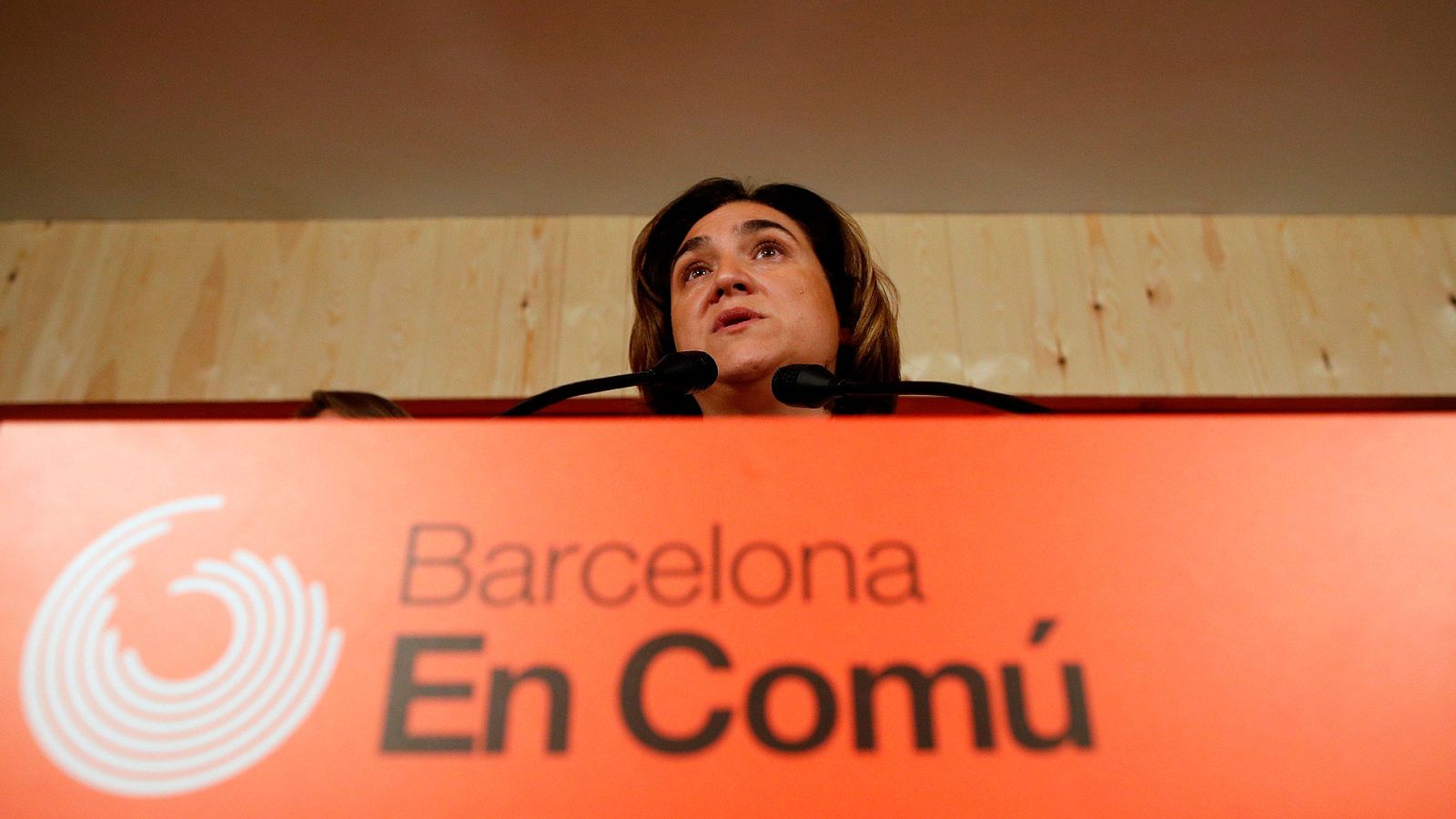 Colau consultará a las bases un posible pacto con el PSC y el apoyo de Valls | Ver