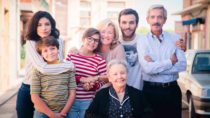 Telediario 1 - Los españoles estamos enganchados a las series