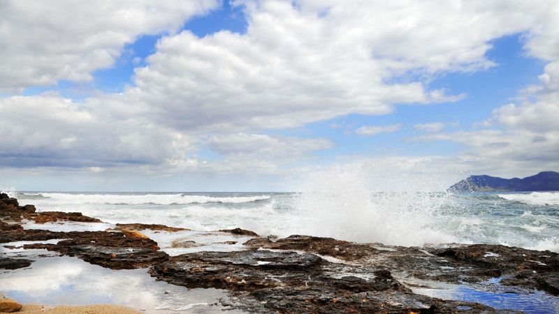 Vientos de poniente con intervalos de fuerte en el Estrecho y Alborán - ver ahora