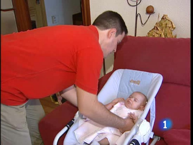 A partir de 2011, los hombres que tengan un hijo podrán coger un permiso de paternidad de cuatro semanas | Ver