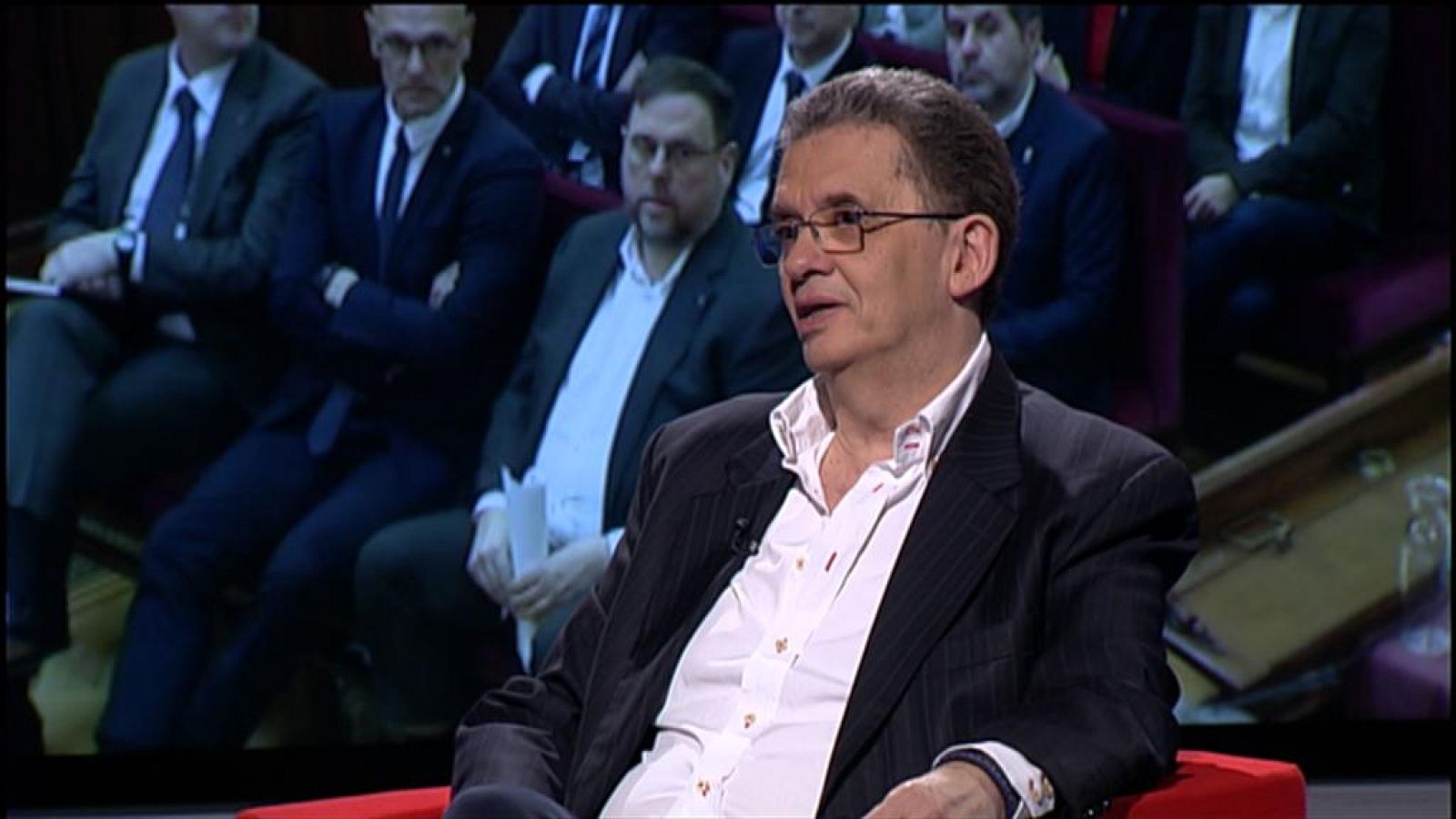 Lluís Falgàs parla amb el periodista de La Vanguardia Santiago Tarín