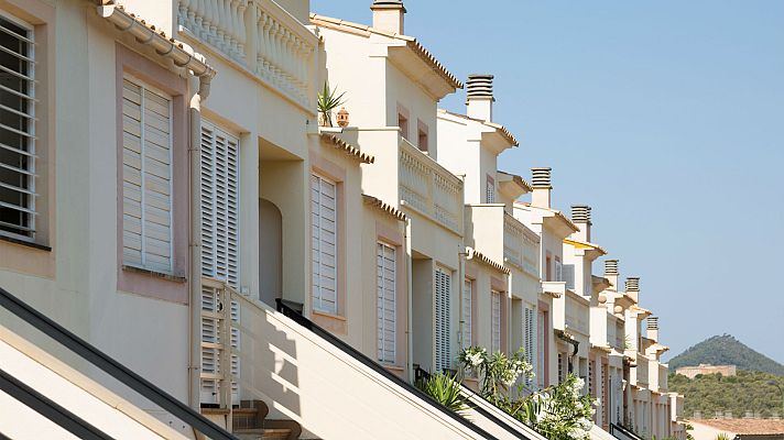 Telediario 1 - Se puede desalojar a okupas sin una orden judicial