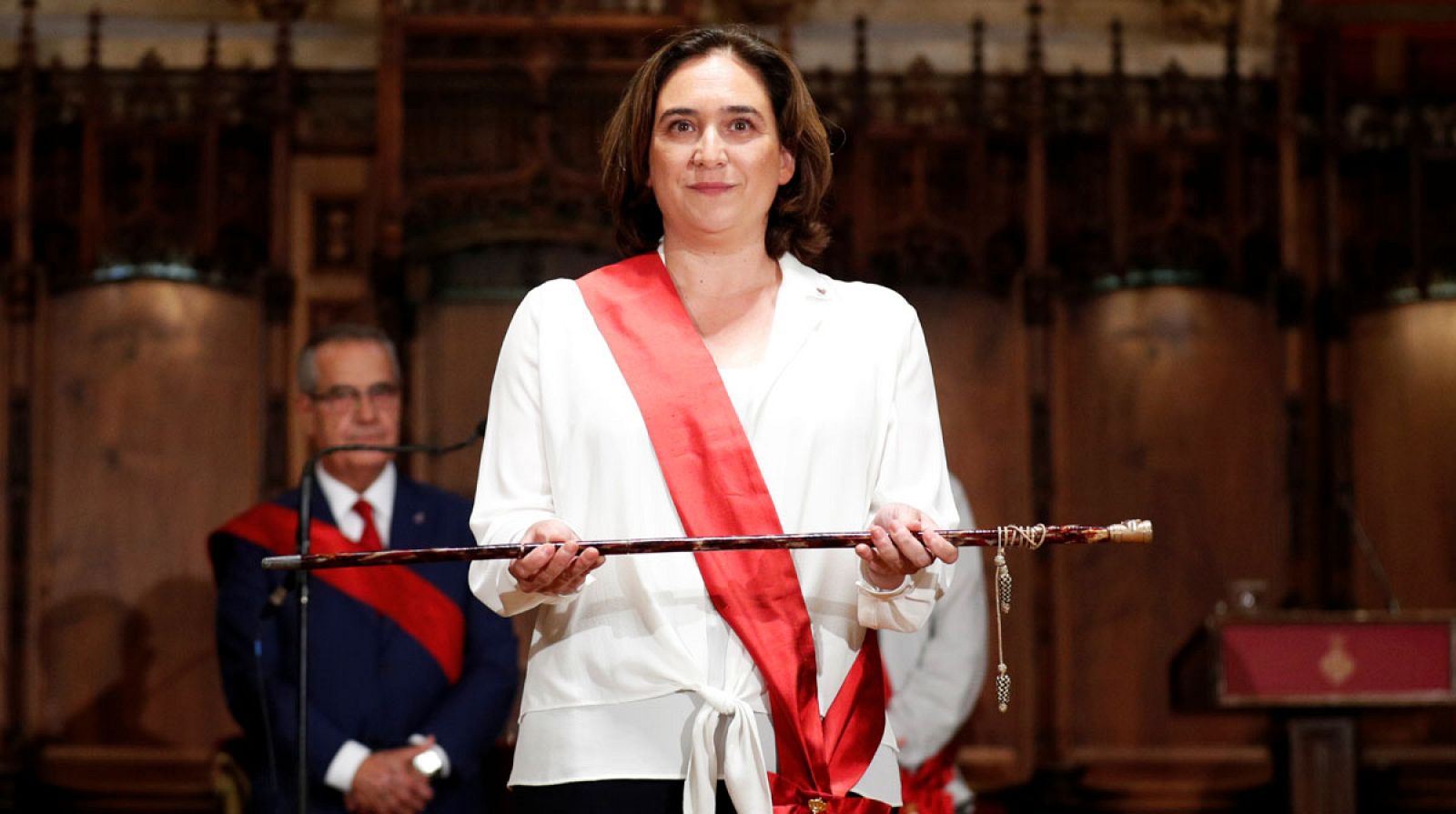 Ada Colau revalida la alcaldía de Barcelona con el apoyo de PSC y Valls