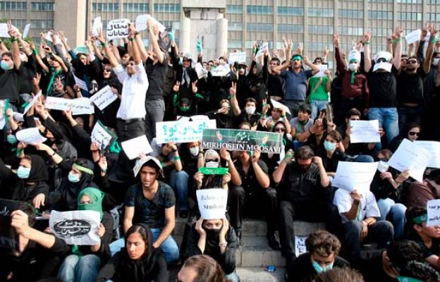  - Teherán se llena de manifestantes