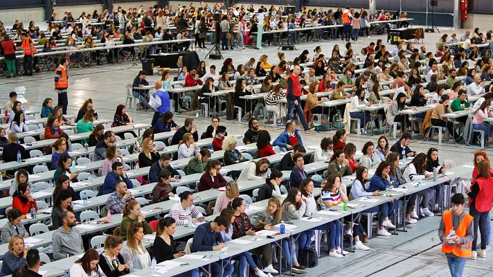 Telediario 1 - El Estado convoca oposiciones para cubrir 8.102 plazas de administrativos e informáticos