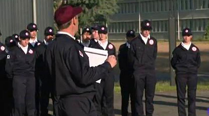 Telediario 1 - Francia pone en marcha las pruebas de su "mili civil" para jóvenes