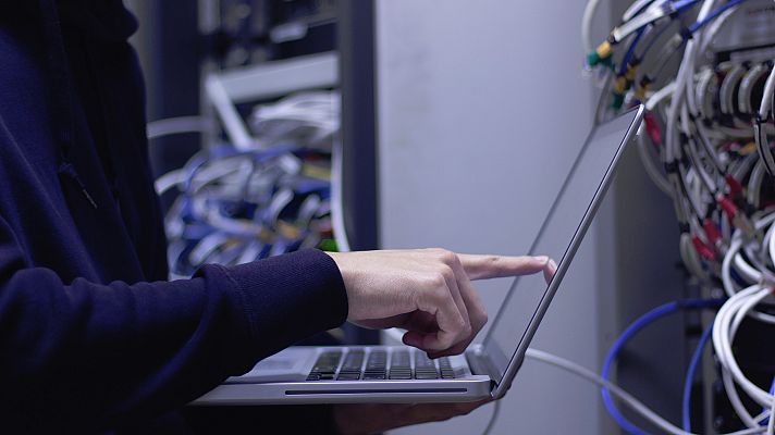 Telediario 1 - Un mes de trabajo para hacer posible la primera conexión realmente 5G