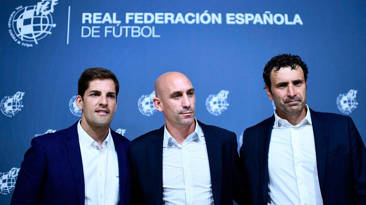 Fútbol - Rueda de prensa íntegra: Luis Rubiales anuncia la renuncia de Luis Enrique a la selección y el nombramiento de Robert Moreno