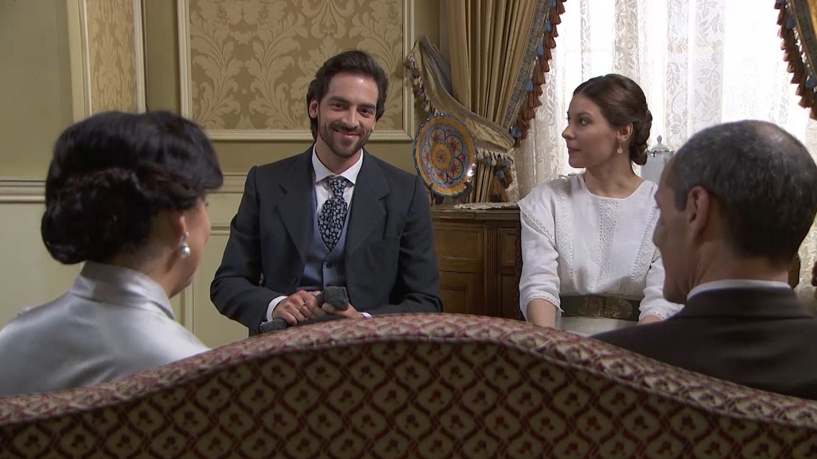 Cinta anucia su noviazgo con Rafael | Ver