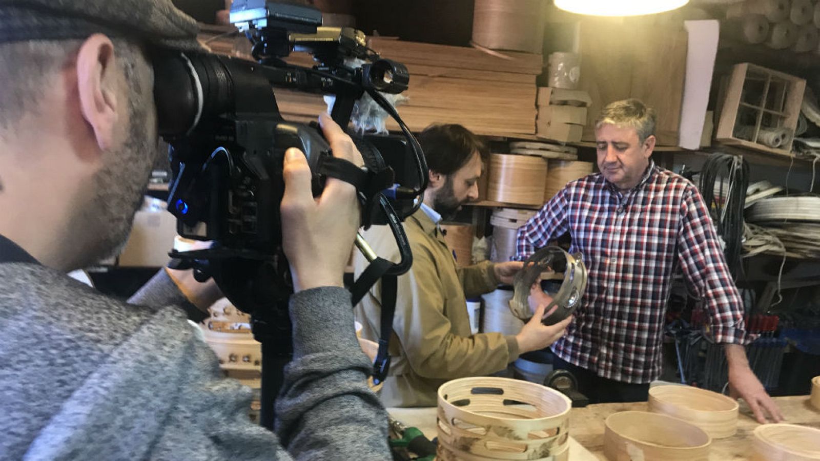 Arangüena y el artesano de panderetas