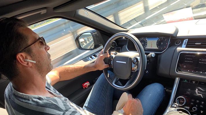 Telediario 1 - Buffon sube una foto a redes sociales infringiendo normas de tráfico