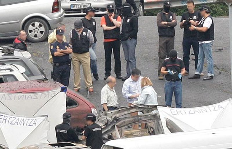 Los vecinos de Arrigorriaga salen a la calle para manifestar su rechazo a ETA | Ver