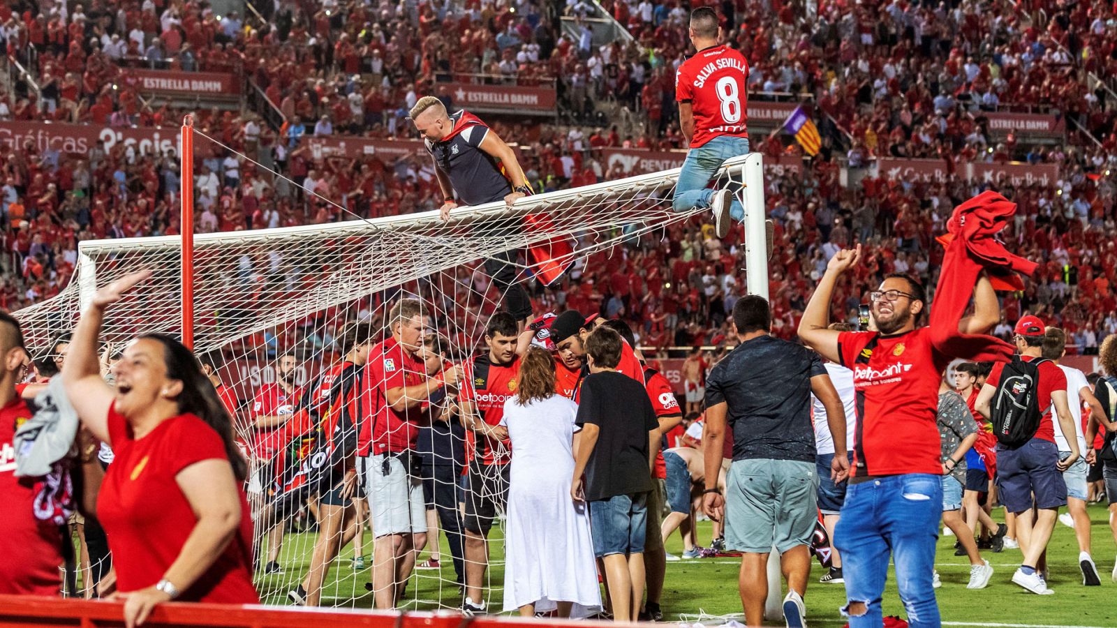 El Mallorca remonta al Deportivo y vuelve a Primera División seis años después