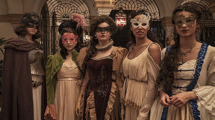 La otra mirada - Los detalles del vestuario del baile de máscaras