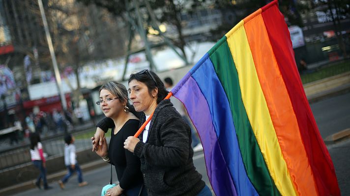 Telediario 1 - El 75% de lesbianas y bisexuales de Chile ha sufrido acoso en la calle