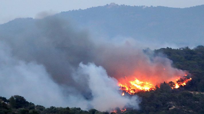 Telediario 1 - Los bomberos alertan de una situación "muy crítica" ya que el viento y el calor complican la extinción del incendio en Tarragona