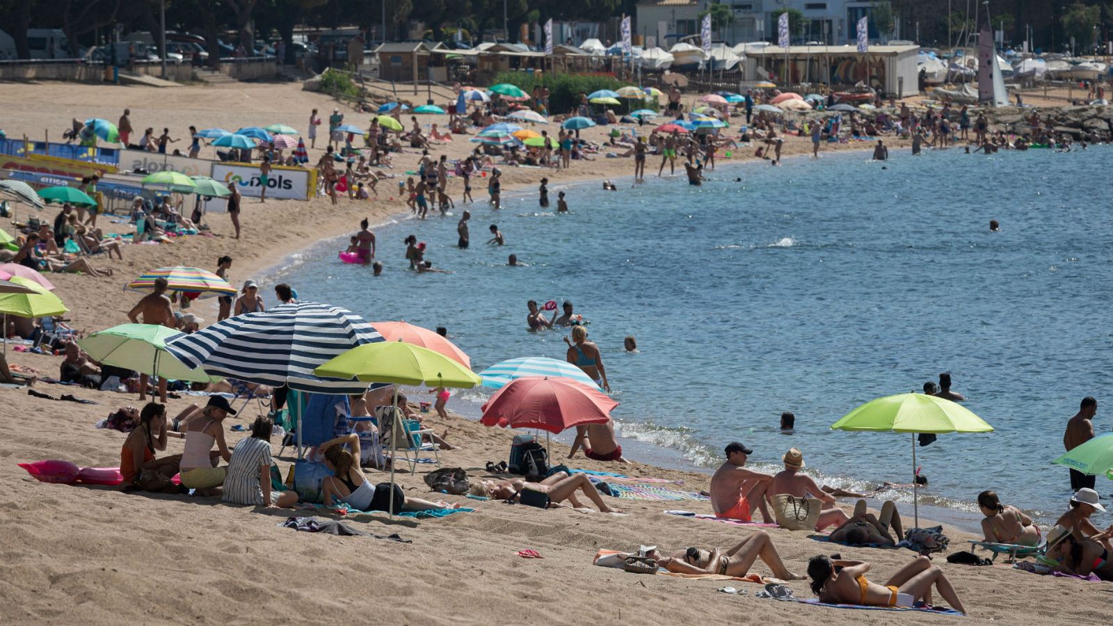 Los españoles prefieren veranear dentro del país que en el extranjero