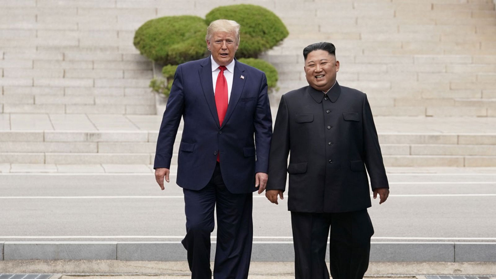 Trump entra en Corea del Norte tras saludar a Kim Jong-un en la frontera: "Es un gran día para el mundo" | Ver