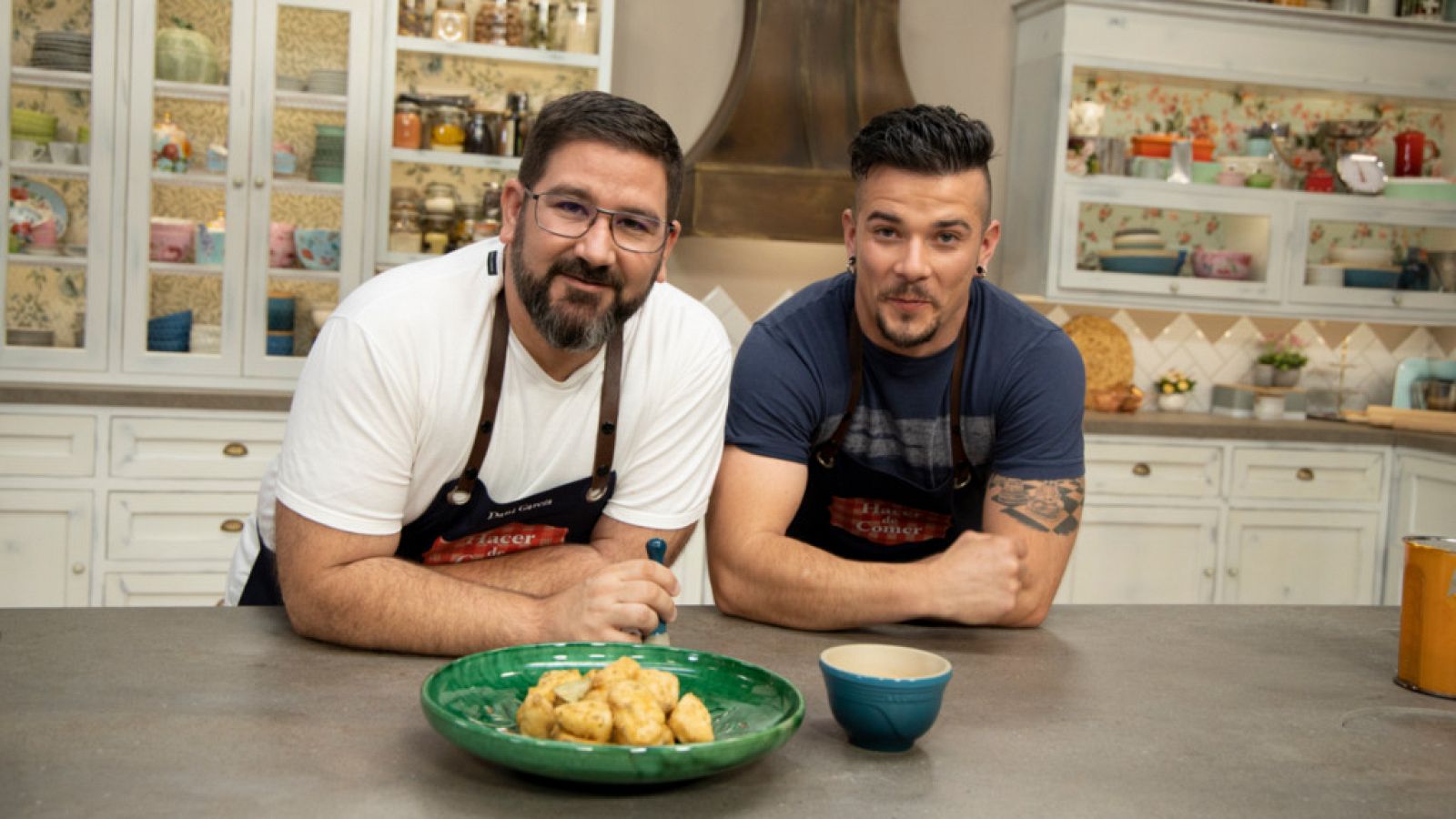 Hacer de comer - Espinacas a la crema y cazón en adobo -  ver ahora