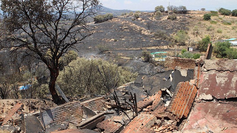 Los bomberos logran extinguir uno de los focos del incendio en Madrid