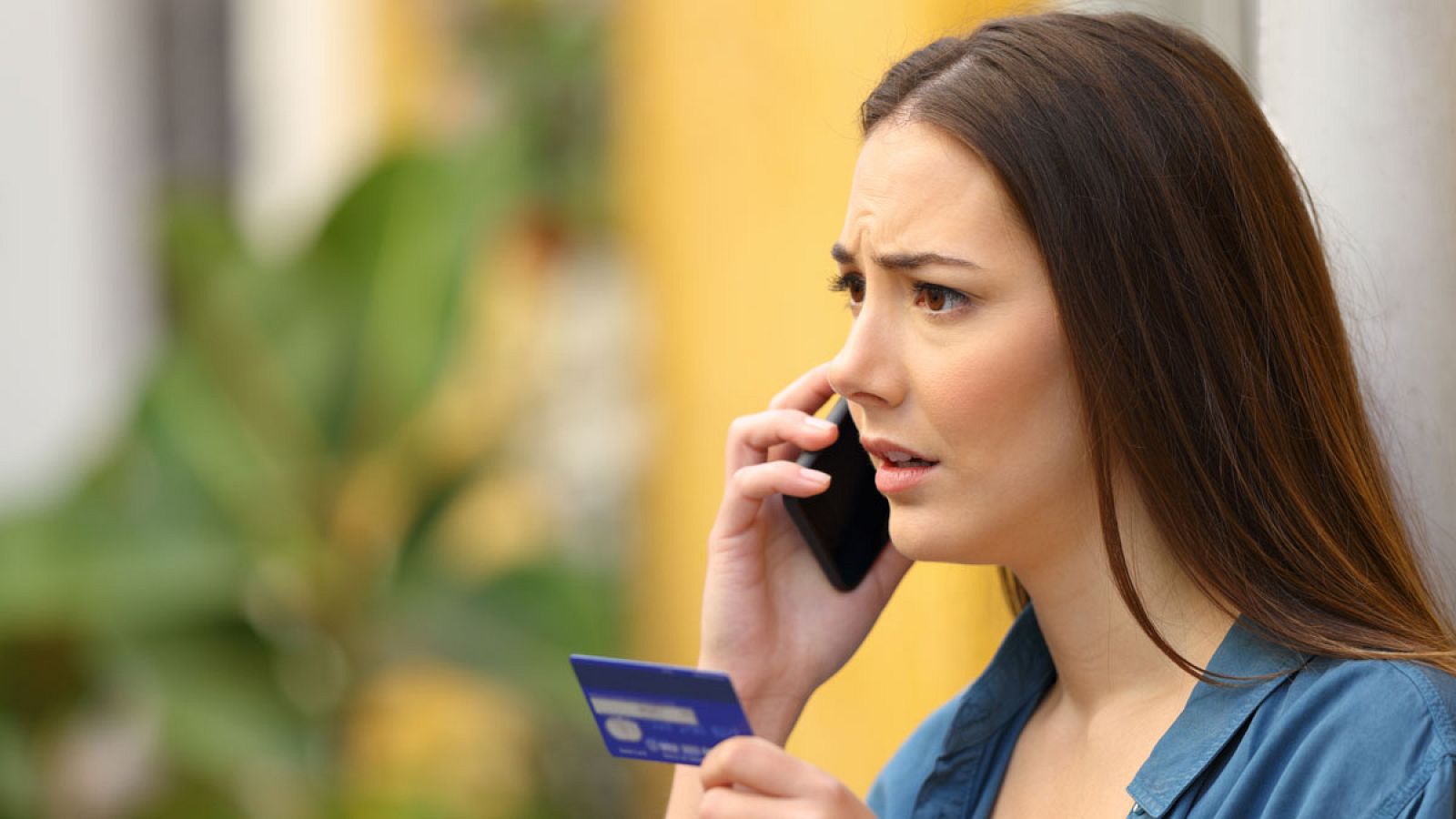 Disminuye, casi hasta la mitad, el número de reclamaciones contra los bancos | Ver