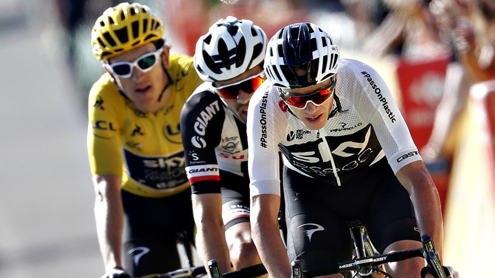 El equipo Movistar volverá a llevar un potente equipo al Tour de  Francia, que comenzará el próximo sábado en Bruselas, con el tridente  formado por el colombiano Nairo Quintana y los españoles Mikel Landa  y Alejandro Valverde.