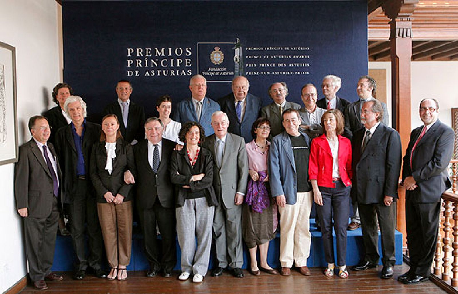 El fallo del jurado destaca la "belleza y el hondo compromiso" de la literatura de Kadaré.