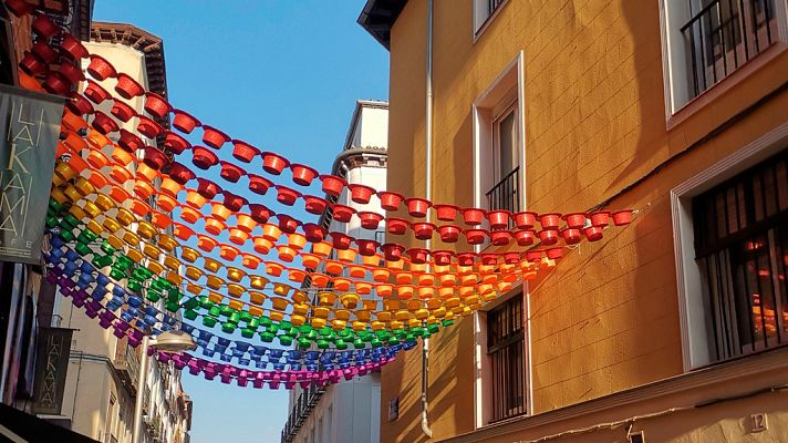 Telediario 1 - Coincidiendo con el Orgullo, unas rutas turísticas cuentan los cambios vividos en Chueca en las últimas décadas