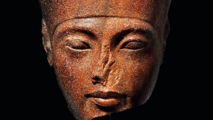 Telediario 1 - Polémica subasta de una escultura de Tutankamon, datada hace más de 3.000 años