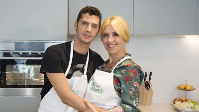 Video adelanto "Cena con mam�" Eduardo Casanova - Cena con mam� | Ver