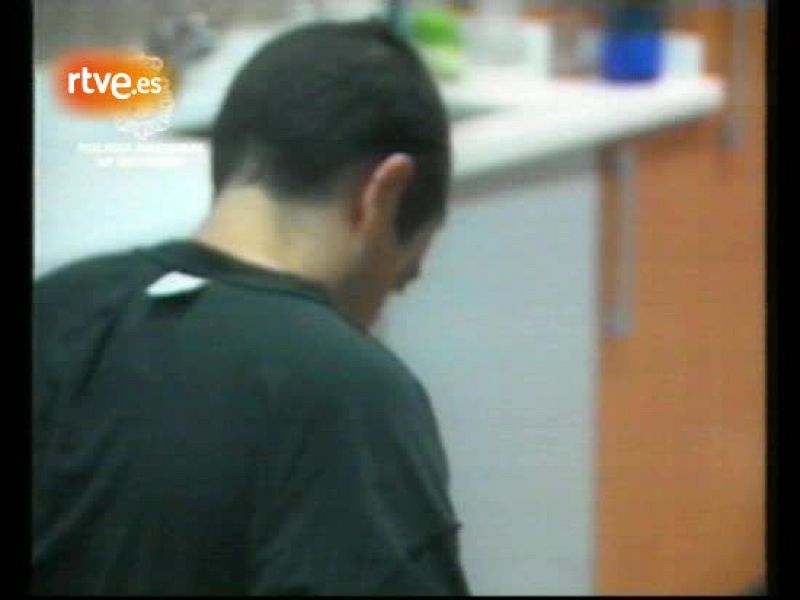 Imágenes facilitadas por la Policía Nacional del registro del piso de Usurbil de un comando de ETA | Ver