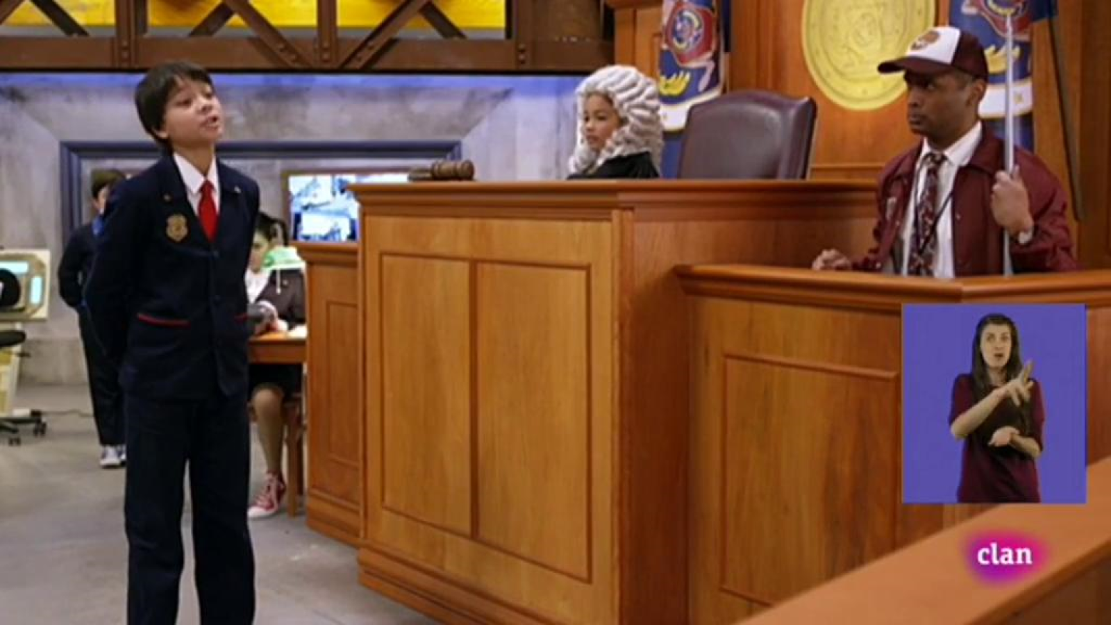 Desorden en la sala 1ª Parte - División O | Ver