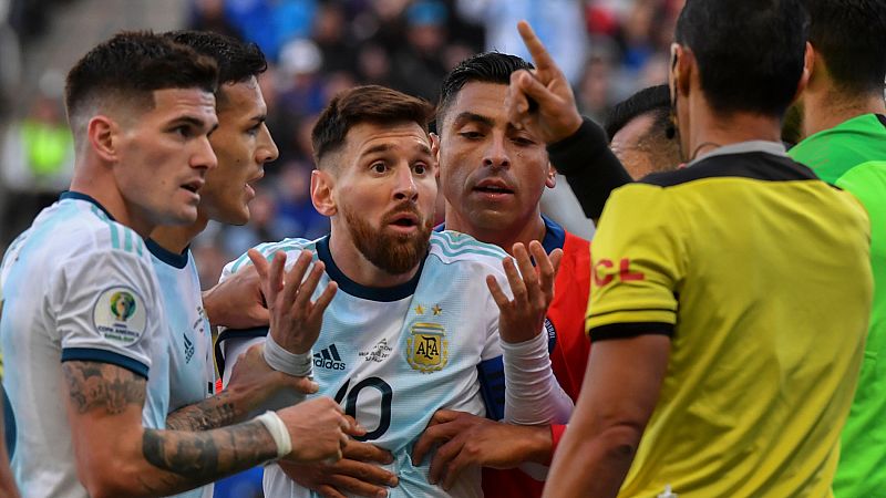 Messi clama contra "los árbitros y la corrupción" de la Copa América
