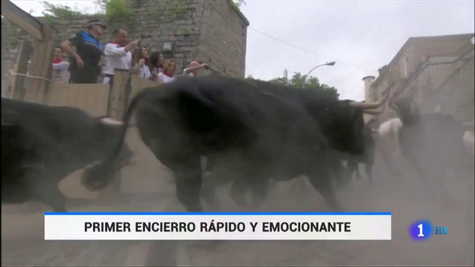 El primer encierro de los Sanfermines deja tres heridos y dos traumatismos