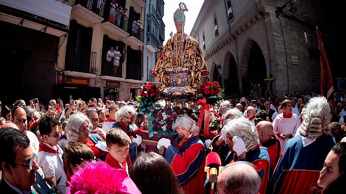 Telediario 1 - Miles de personas arropan a San Fermín en su recorrido por el centro de Pamplona