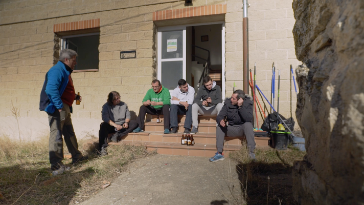 7 días sin ellas - Los hombres de Bernuy empiezan a entablar amistad