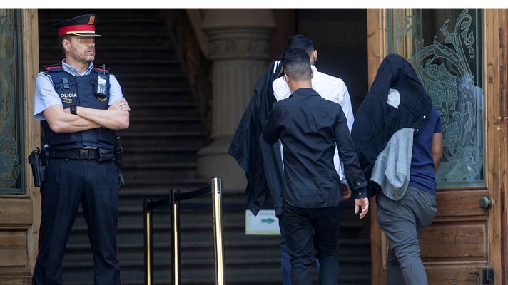 Telediario 1 - La menor que sufrió una violación múltiple en Manresa asegura que se sintió intimidada al ver una pistola