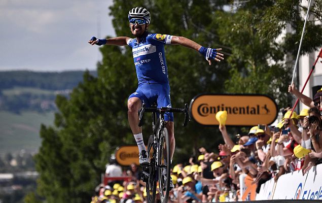 Tour de Francia - Tour 2019: Alaphilippe descorcha el champán para celebrar etapa y liderato