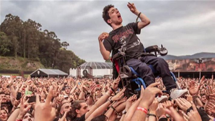 Telediario 1 - La imagen de la solidaridad en el 'Resurrection Fest'