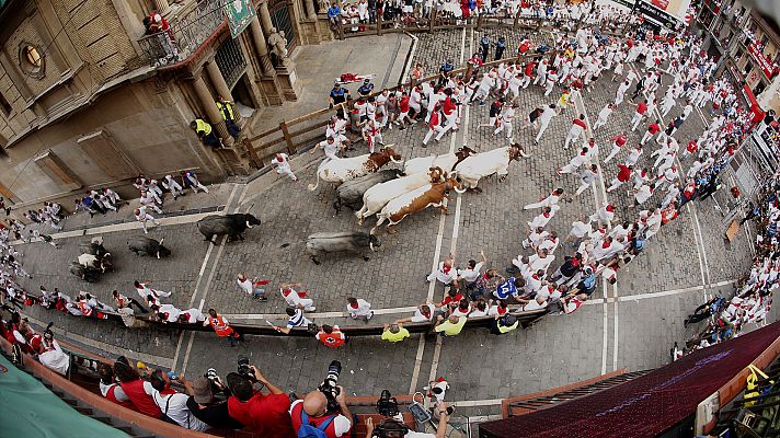 San Fermín - "Siguen siendo los protagonistas los cabestros que hacen imposible meterse en la carrera"