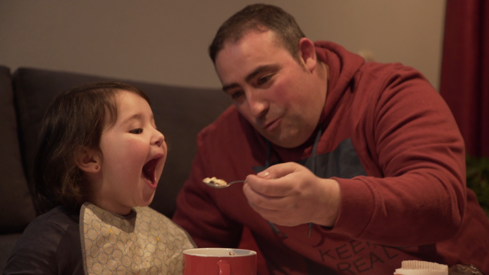 7 días sin ellas - Alberto le da a Rocío todo lo que le pide