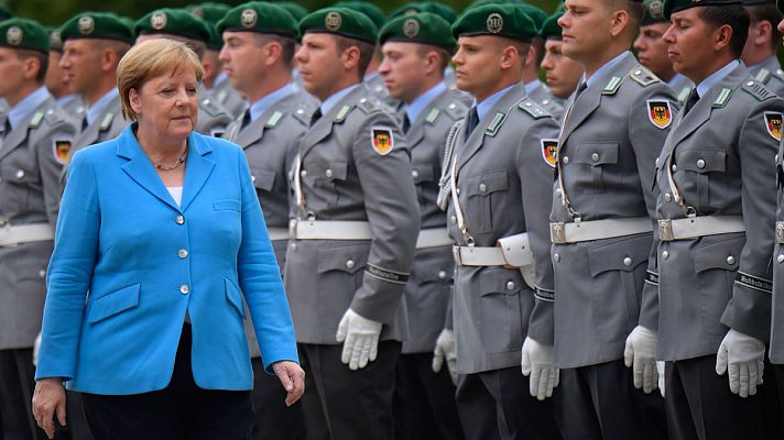 Telediario 1 - Merkel sufre un nuevo episodio de temblores durante un acto público