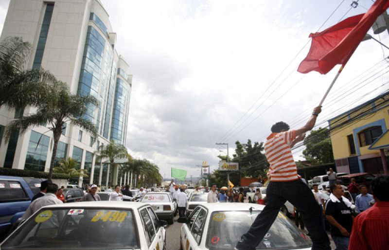 Manuel Zelaya, presidente de Honduras, quiere sacar adelante una reforma constitucional que le permita ser reelegido | Ver