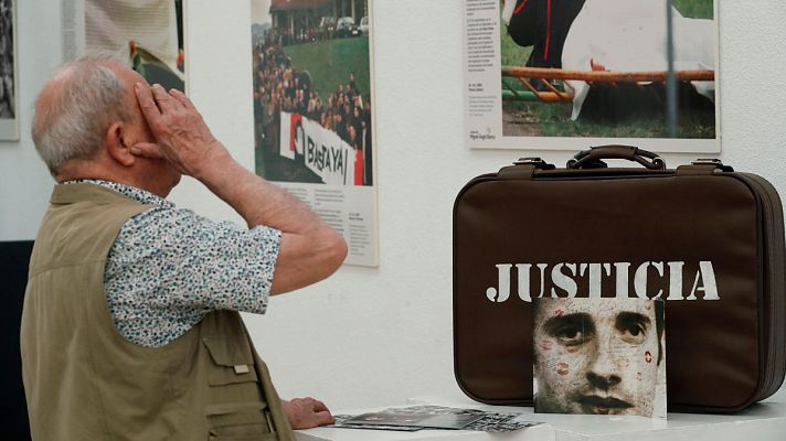 Telediario 1 - Más de 500 concejales vivieron durante años con escolta por las amenazas de ETA