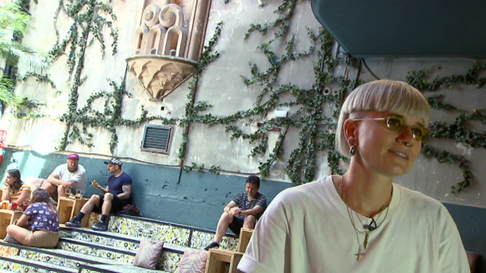 Zoom Net - Cora Novoa, tocadiscos bluetooth de Sony y Killsquad - ver ahora