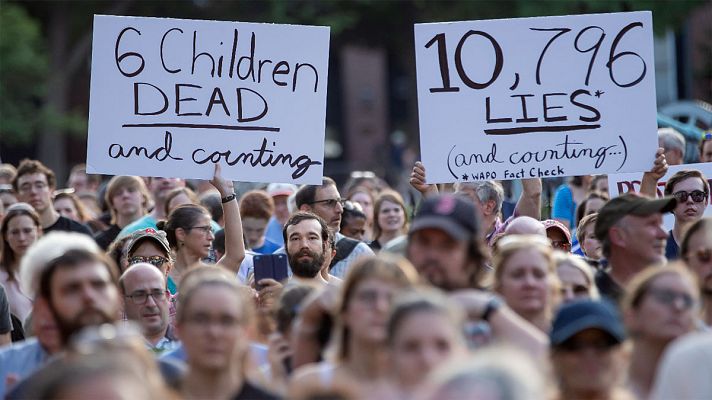 Telediario 1 - Protestas en EE.UU. contra los centros de detención de inmigrantes tras anunciar Trump redadas masiva